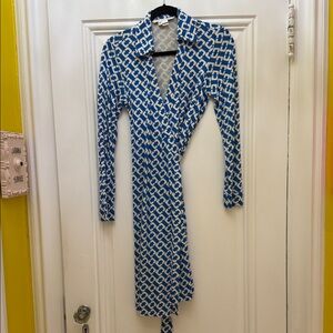 Diane Von Furstenberg Blue and White Geometric Wrap Dress Sz 10